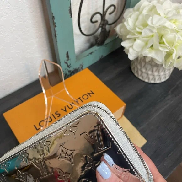 💫SOLD LV Zippy Wallet Silver Monogram Miroir - Picture 8 of 16